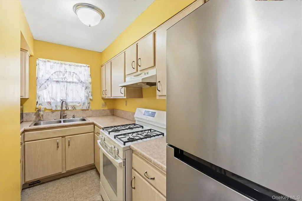 820 Leland Avenue Bronx NY 10473