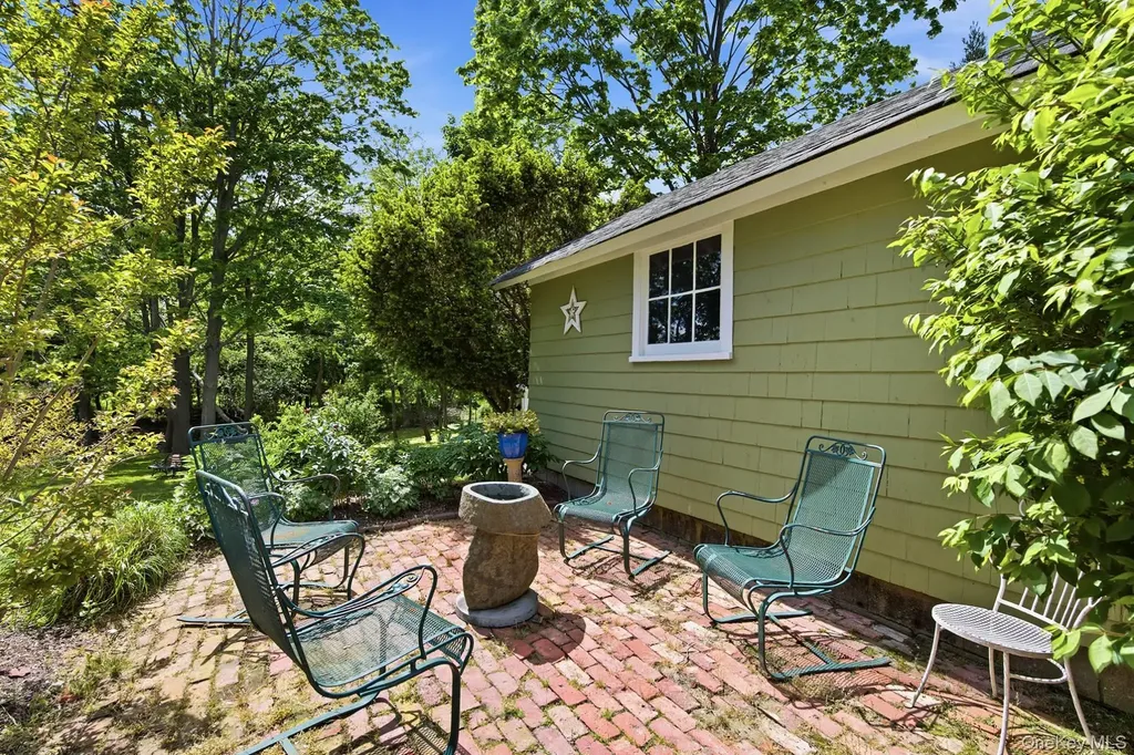 36 Watchogue Avenue East Moriches NY 11940