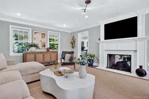 77 Brookside Drive Manhasset NY 11030