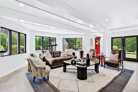 77 Brookside Drive Manhasset NY 11030
