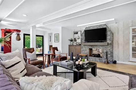 77 Brookside Drive Manhasset NY 11030