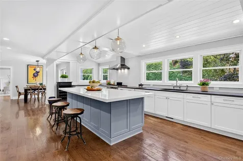 77 Brookside Drive Manhasset NY 11030