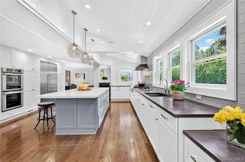 77 Brookside Drive Manhasset NY 11030