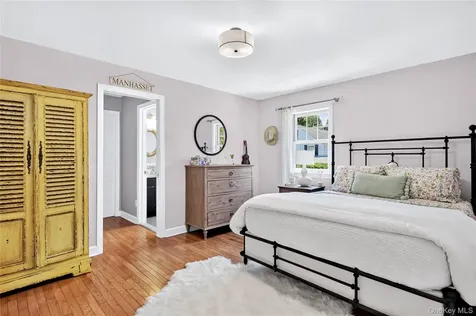 77 Brookside Drive Manhasset NY 11030