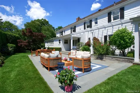 77 Brookside Drive Manhasset NY 11030
