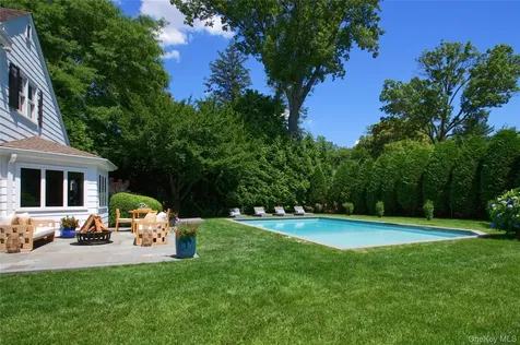 77 Brookside Drive Manhasset NY 11030