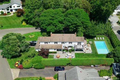 77 Brookside Drive Manhasset NY 11030
