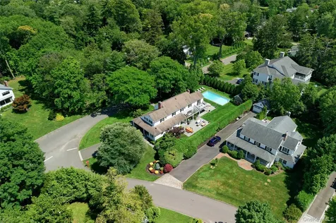 77 Brookside Drive Manhasset NY 11030