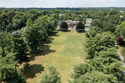 77 Brookside Drive Manhasset NY 11030