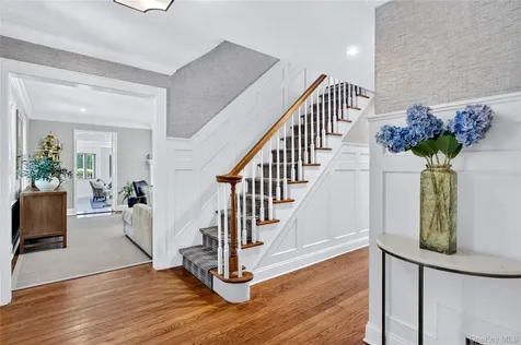 77 Brookside Drive Manhasset NY 11030
