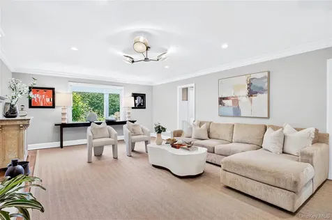 77 Brookside Drive Manhasset NY 11030