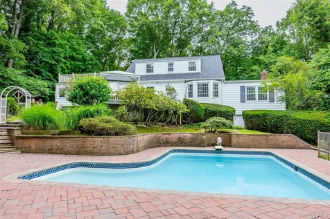 25 Sugar Toms Ridge East Norwich NY 11732