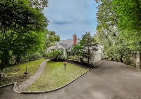 25 Sugar Toms Ridge East Norwich NY 11732