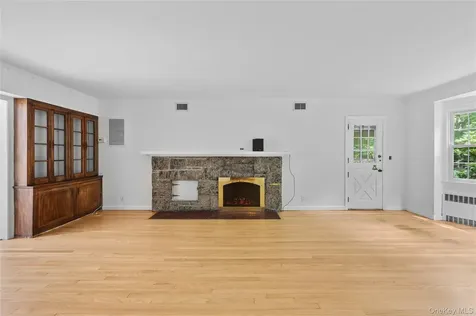 25 Sugar Toms Ridge East Norwich NY 11732