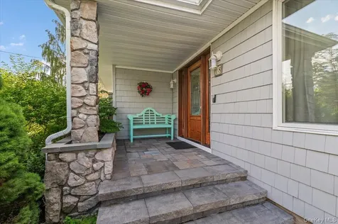 18 Hickman Street Syosset NY 11791