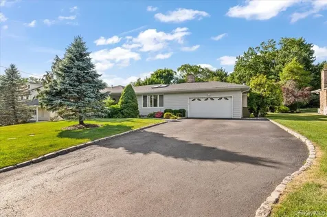 18 Hickman Street Syosset NY 11791