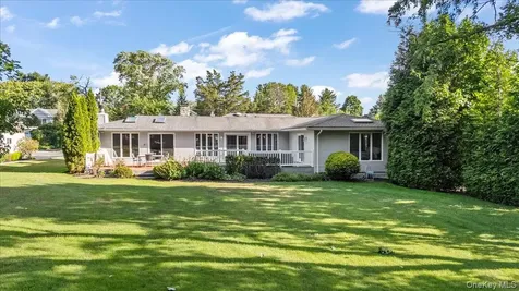 18 Hickman Street Syosset NY 11791