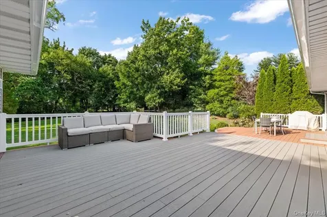 18 Hickman Street Syosset NY 11791