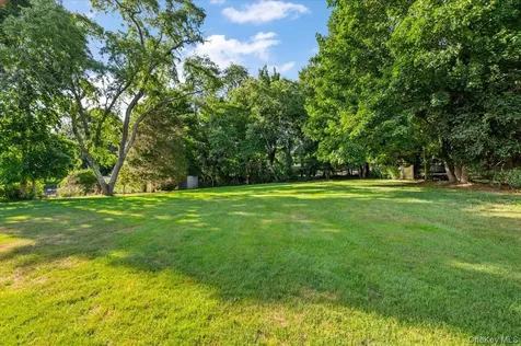18 Hickman Street Syosset NY 11791