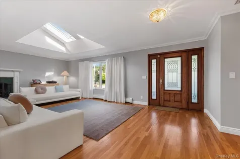 18 Hickman Street Syosset NY 11791