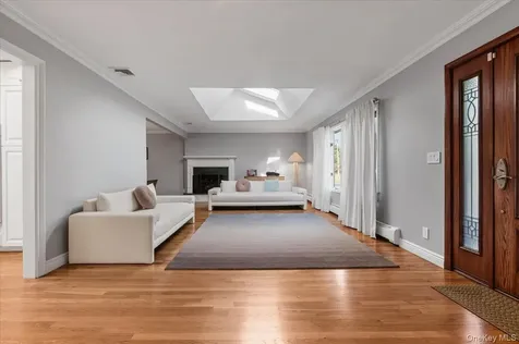 18 Hickman Street Syosset NY 11791