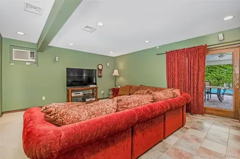 145 Washington Street Farmingdale NY 11735