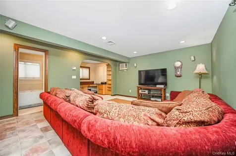 145 Washington Street Farmingdale NY 11735