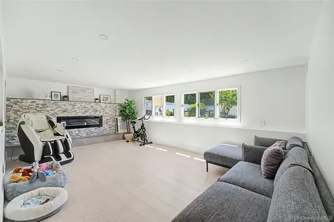 20 Russell Park Road Syosset NY 11791