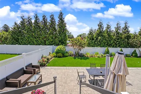 20 Russell Park Road Syosset NY 11791