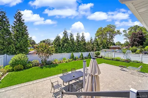 20 Russell Park Road Syosset NY 11791