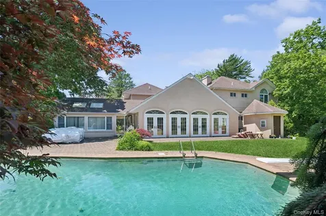 1319 Auerbach Avenue Hewlett Harbor NY 11557