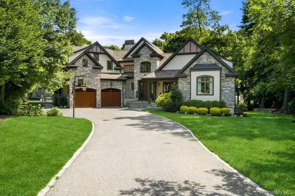 5 Buckingham Court Muttontown NY 11791