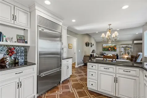 34 Admiral Road Massapequa NY 11758