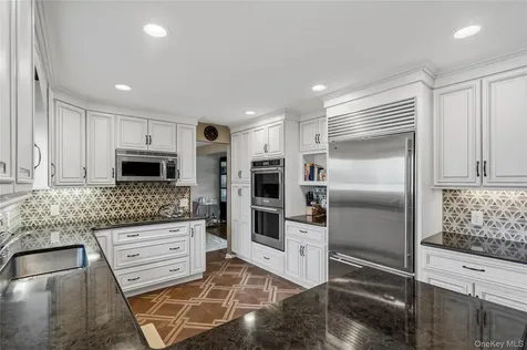 34 Admiral Road Massapequa NY 11758