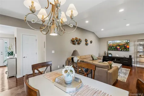 34 Admiral Road Massapequa NY 11758