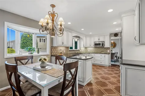34 Admiral Road Massapequa NY 11758
