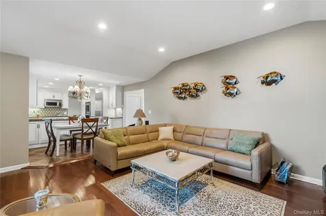 34 Admiral Road Massapequa NY 11758