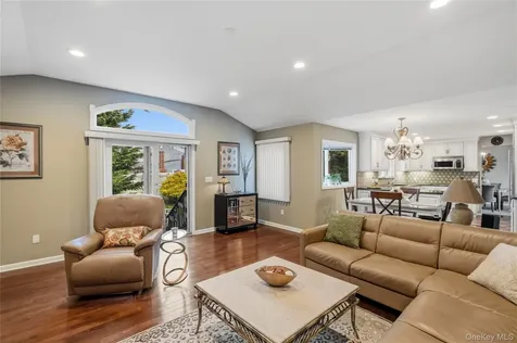 34 Admiral Road Massapequa NY 11758