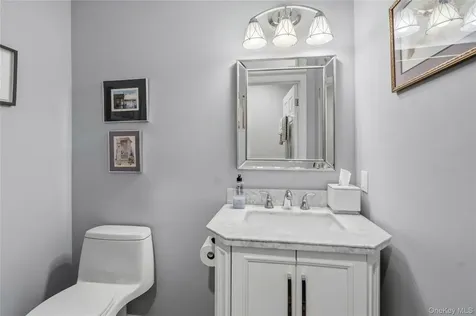 34 Admiral Road Massapequa NY 11758