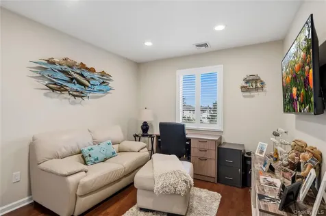 34 Admiral Road Massapequa NY 11758