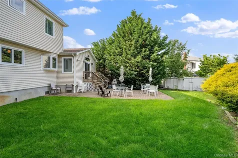 34 Admiral Road Massapequa NY 11758