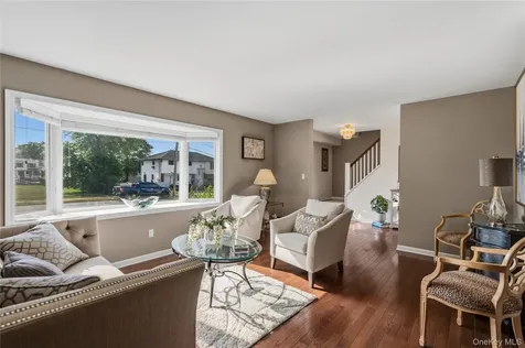 34 Admiral Road Massapequa NY 11758