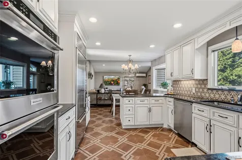 34 Admiral Road Massapequa NY 11758