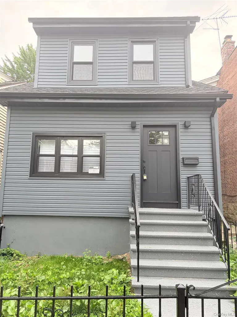 128 E 238th Street Bronx NY 10470