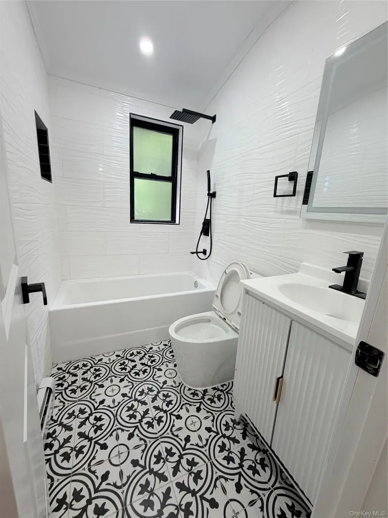 128 E 238th Street Bronx NY 10470