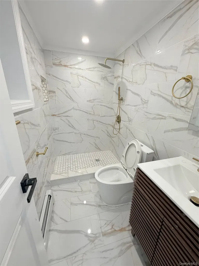 128 E 238th Street Bronx NY 10470