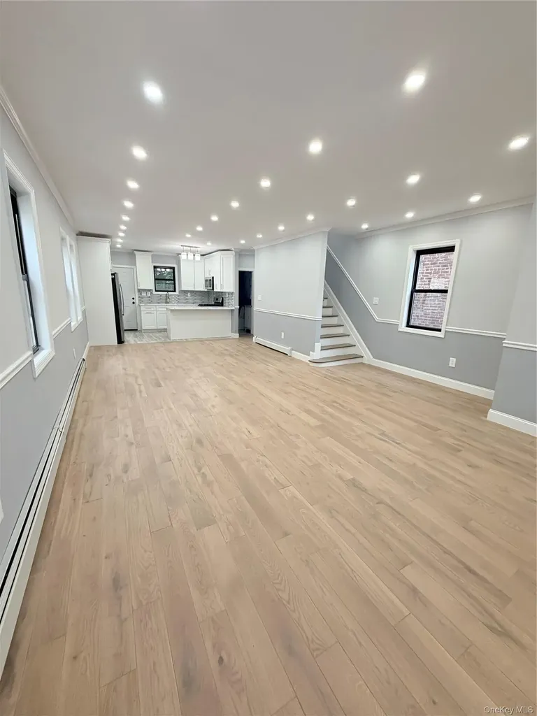 128 E 238th Street Bronx NY 10470