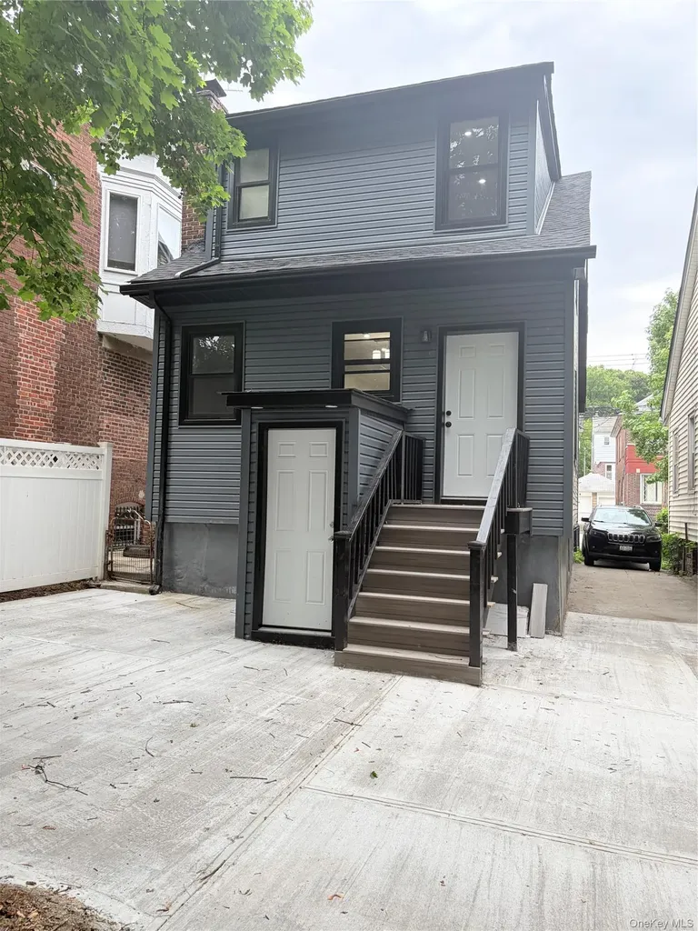 128 E 238th Street Bronx NY 10470