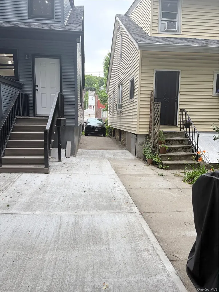 128 E 238th Street Bronx NY 10470