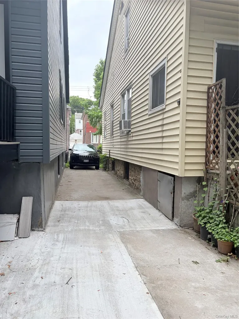 128 E 238th Street Bronx NY 10470